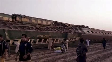 P­a­k­i­s­t­a­n­­d­a­ ­T­r­e­n­ ­K­a­z­a­s­ı­:­ ­3­6­ ­K­i­ş­i­ ­H­a­y­a­t­ı­n­ı­ ­K­a­y­b­e­t­t­i­